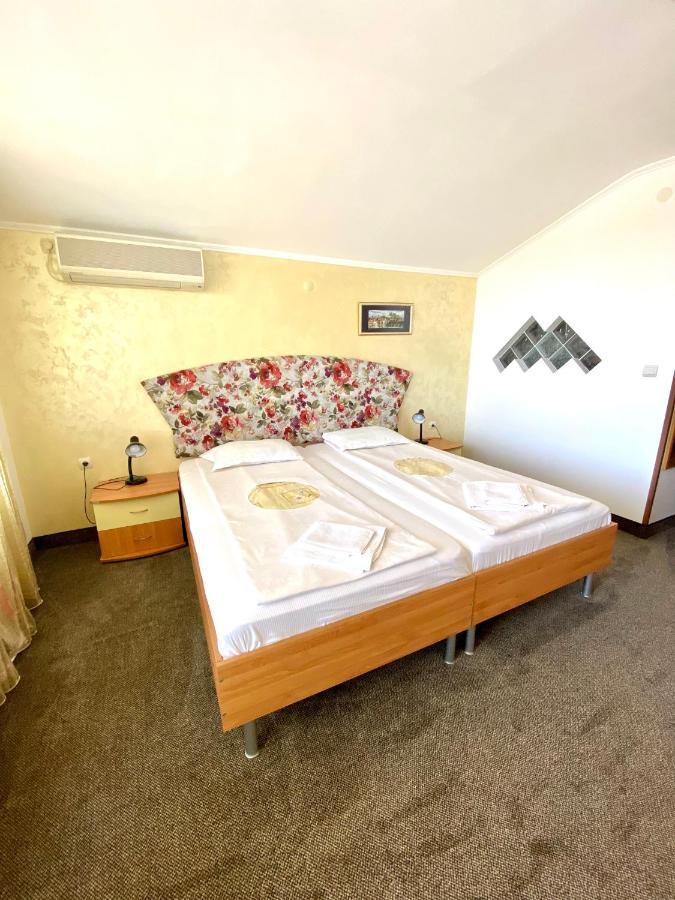 Family Hotel The Golden Fish Sozopol Exterior photo