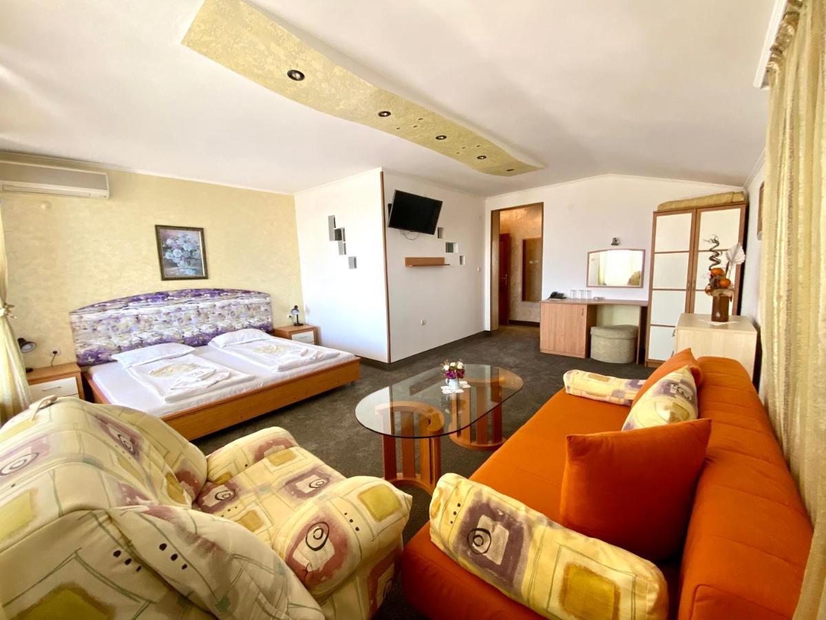 Family Hotel The Golden Fish Sozopol Exterior photo