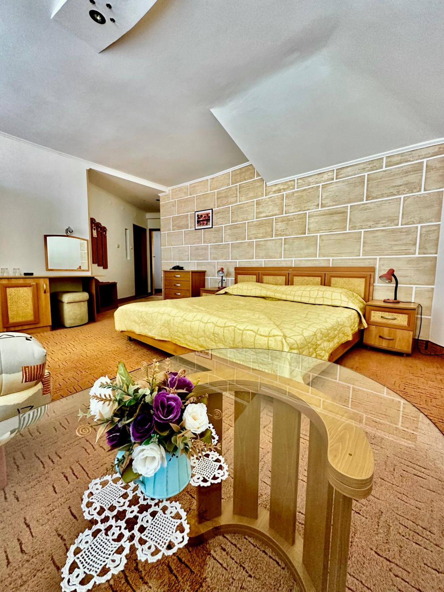Family Hotel The Golden Fish Sozopol Exterior photo