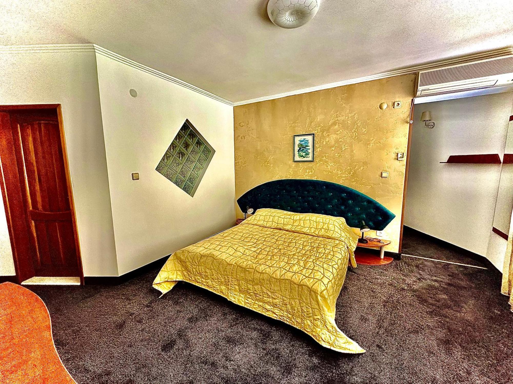 Family Hotel The Golden Fish Sozopol Exterior photo
